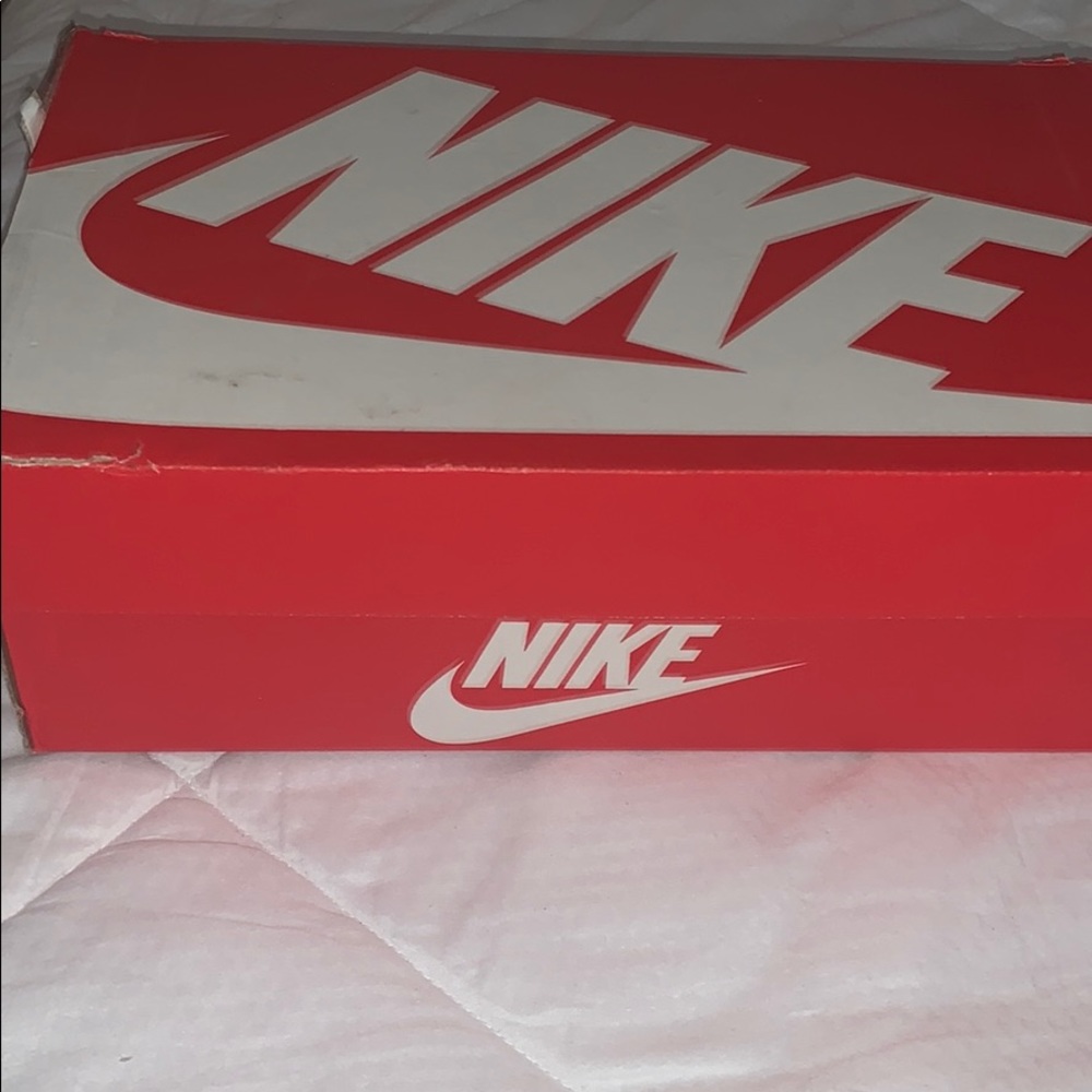 White Nike Roshe One